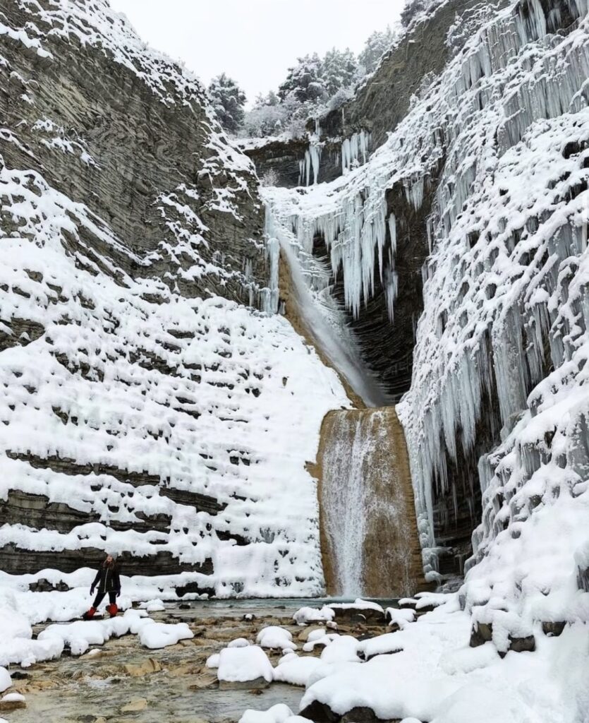 Frozen waterfall Pyrenees Central_Biescas