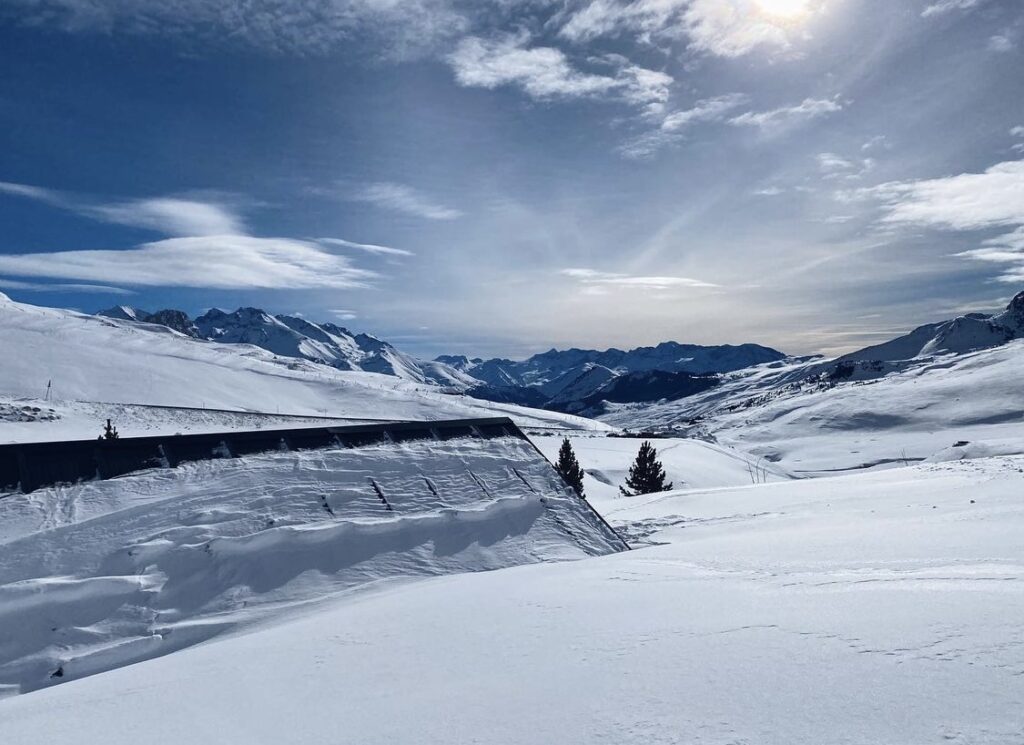 Snowy mountain Pyrenees Central_Biescas