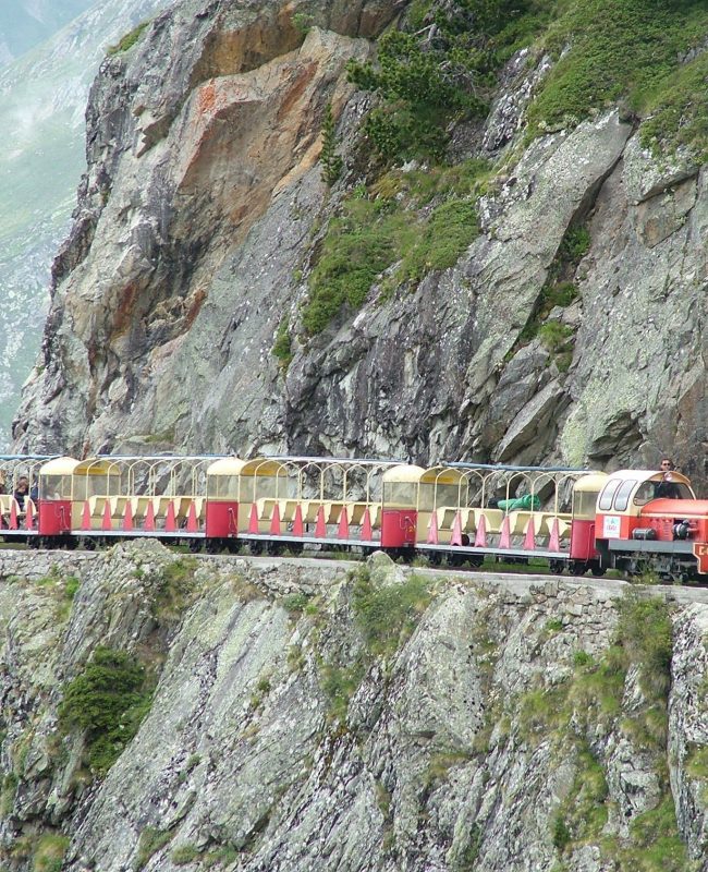 Tren de Artouste por el borde de la montaña