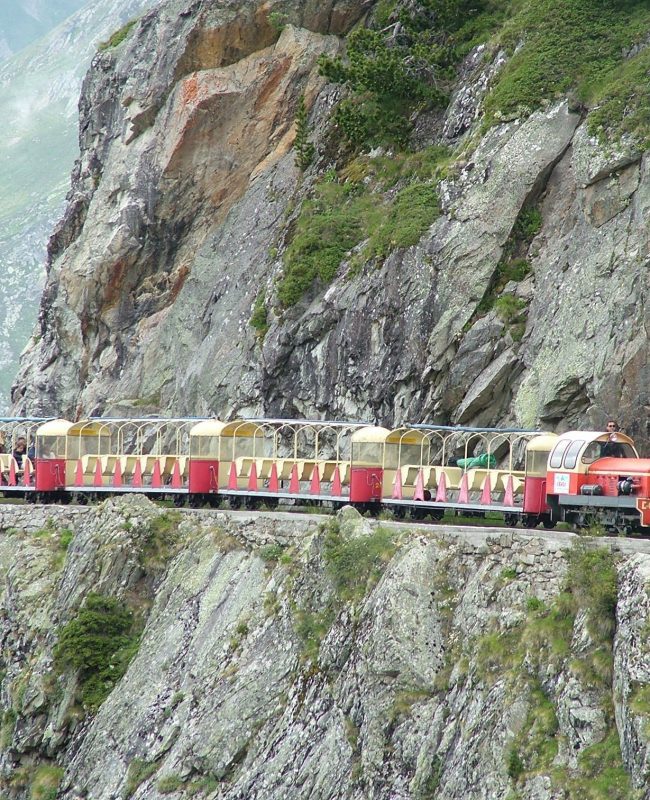 Artouste train along the edge of the mountain